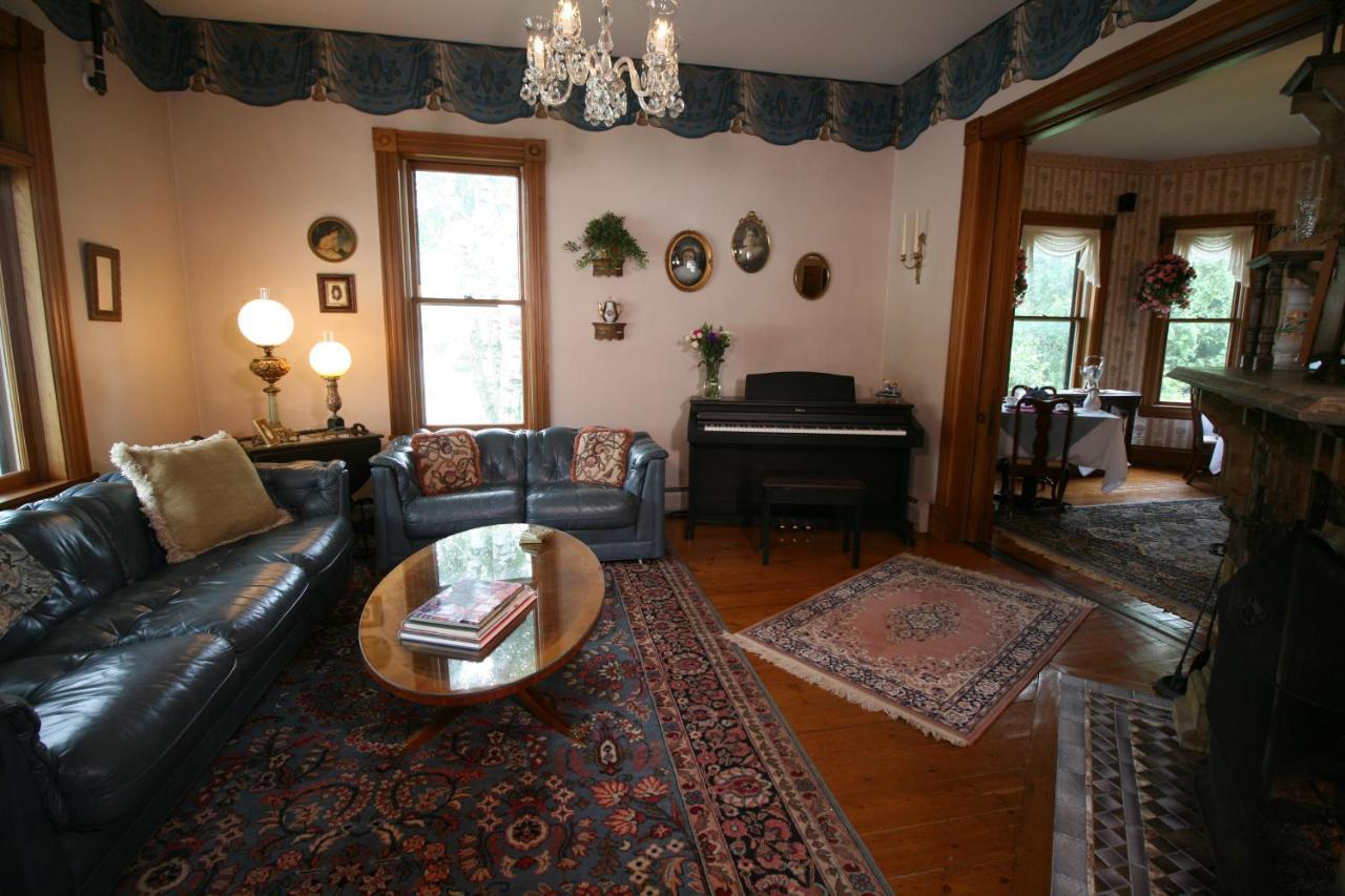 לדלו The Governor'S Inn מראה חיצוני תמונה