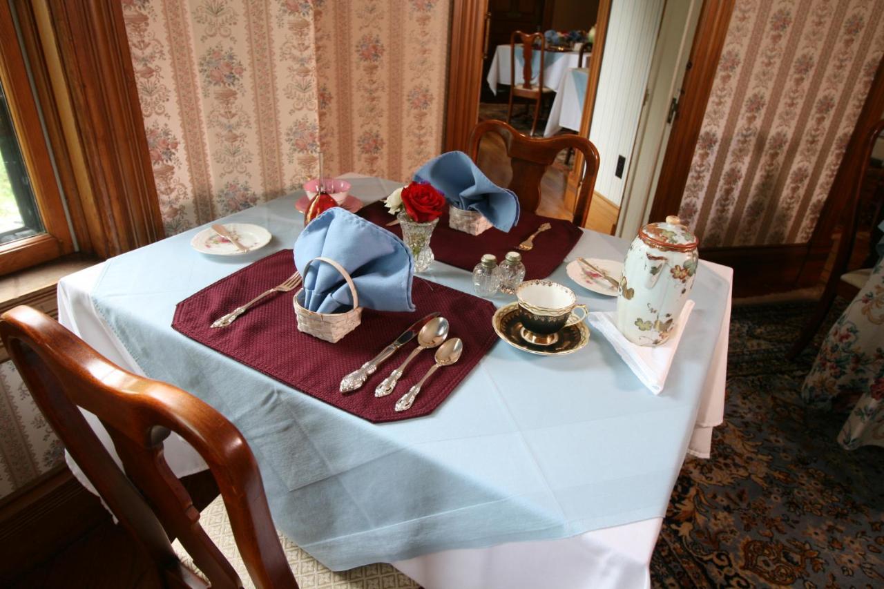 לדלו The Governor'S Inn מראה חיצוני תמונה